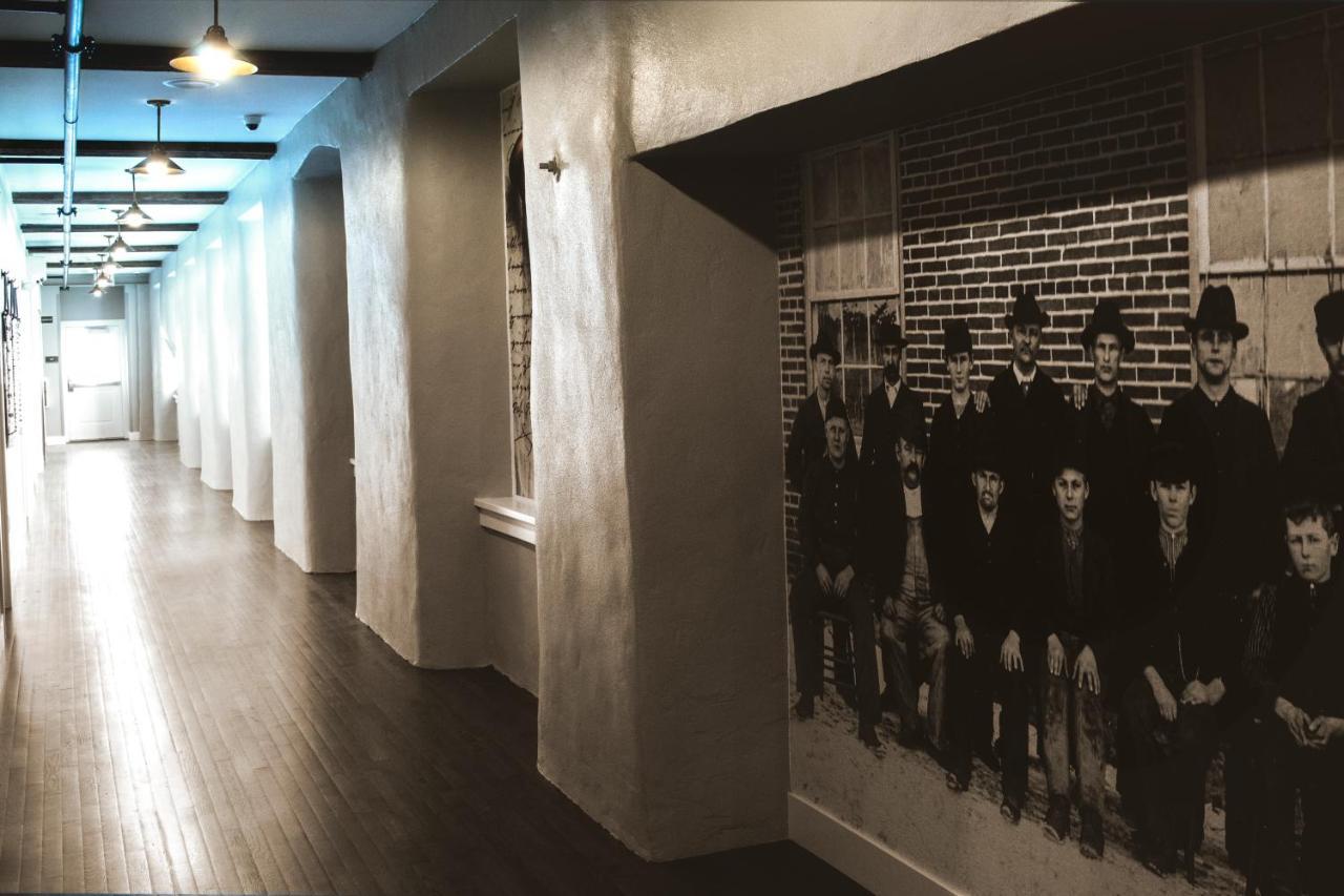 Hotel Millwright Amana Extérieur photo